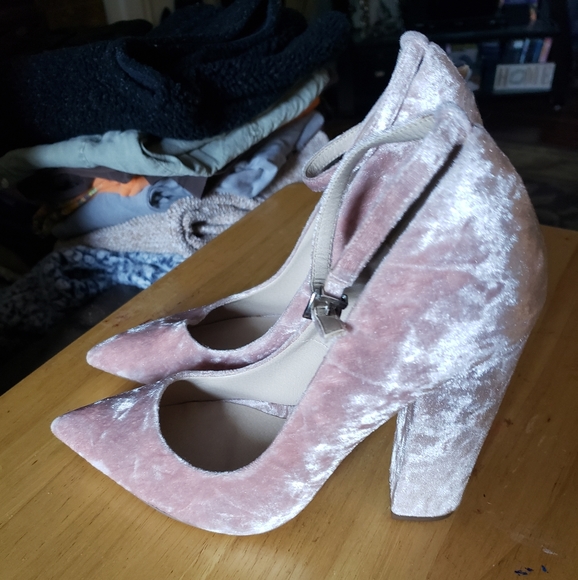 Pink velvet heels - Picture 3 of 3